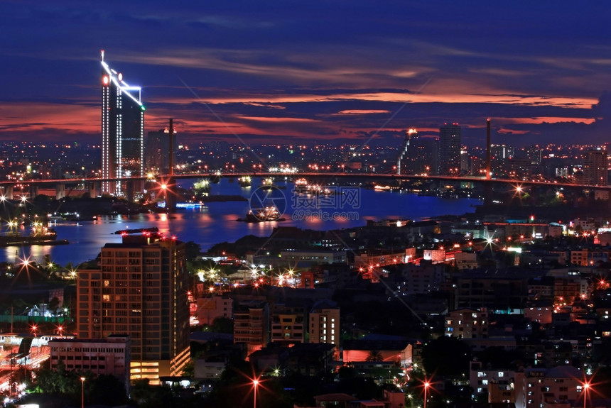 黄昏顶端的曼谷天空线图片