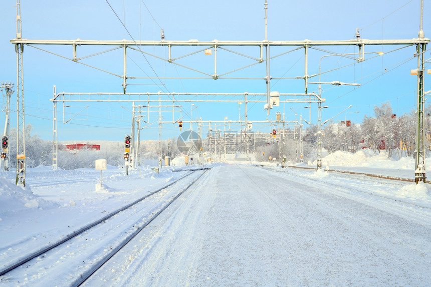 KirunaLapland火车站的冬季铁路平台sweden图片