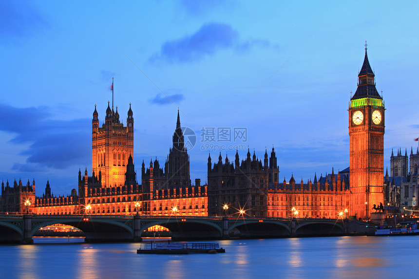 BigBen和ThamesRiver泰晤士河国际地碑上的议会大本和众院图片
