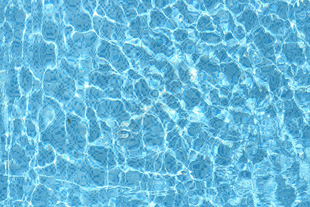 蓝色水在游泳池中受风波影响图片