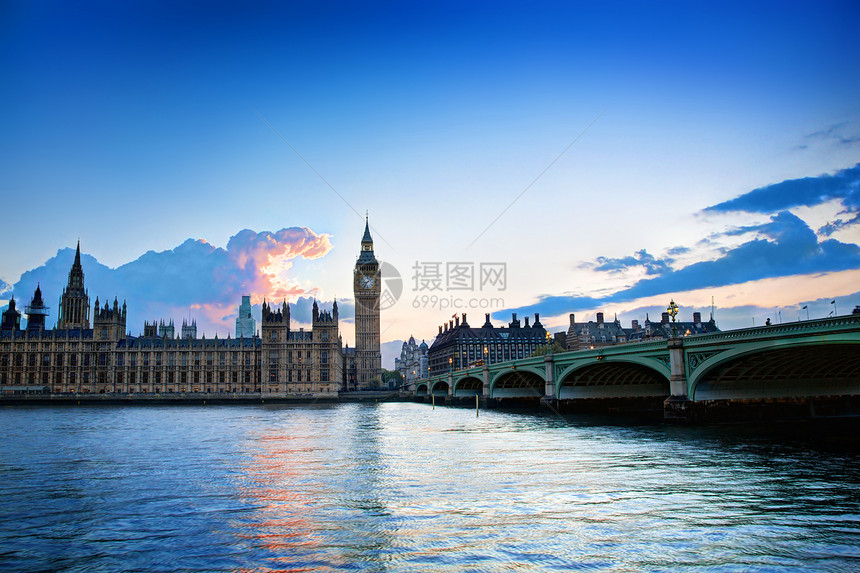 伦敦英国大本日落时的威斯敏特宫图片