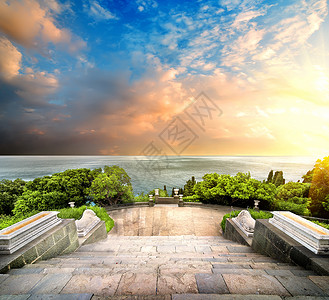台阶到天堂沃龙佐夫公园的台阶以海和天空为背景背景