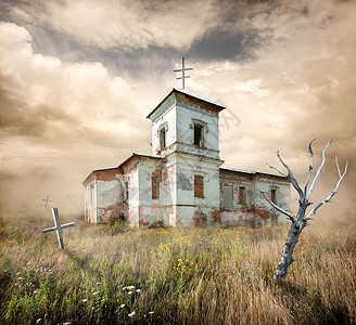 a田地中墓附近被遗弃的教堂图片