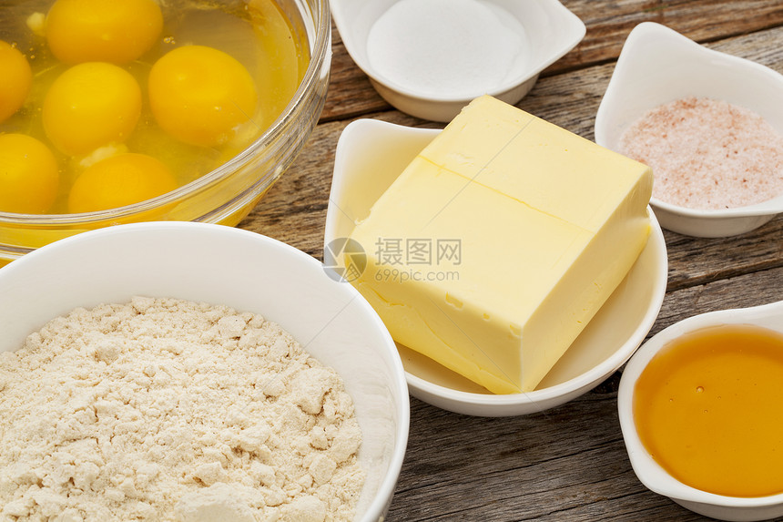 鸡蛋椰子面粉黄油蜂蜜盐烤粉图片