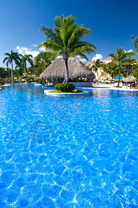 加勒比海美丽的游泳池图片