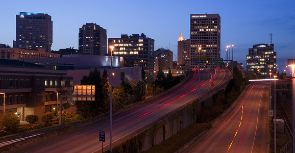 高速公路在华盛顿的塔科马市中心结束图片