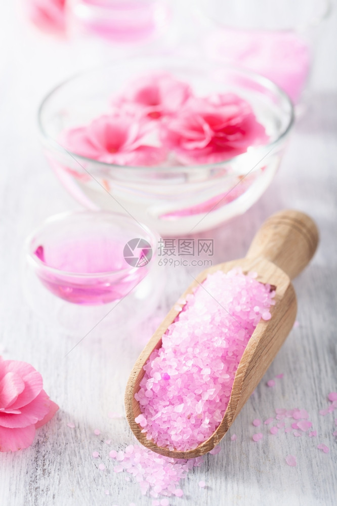 粉红花盐用于温泉疗养图片