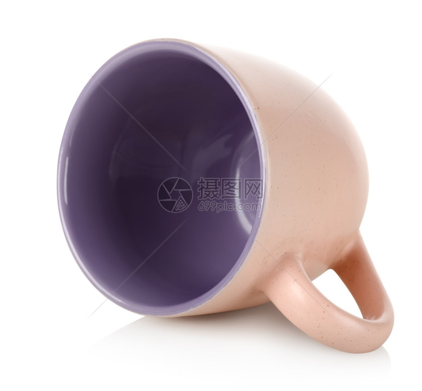 白底孤立的紫色咖啡杯图片