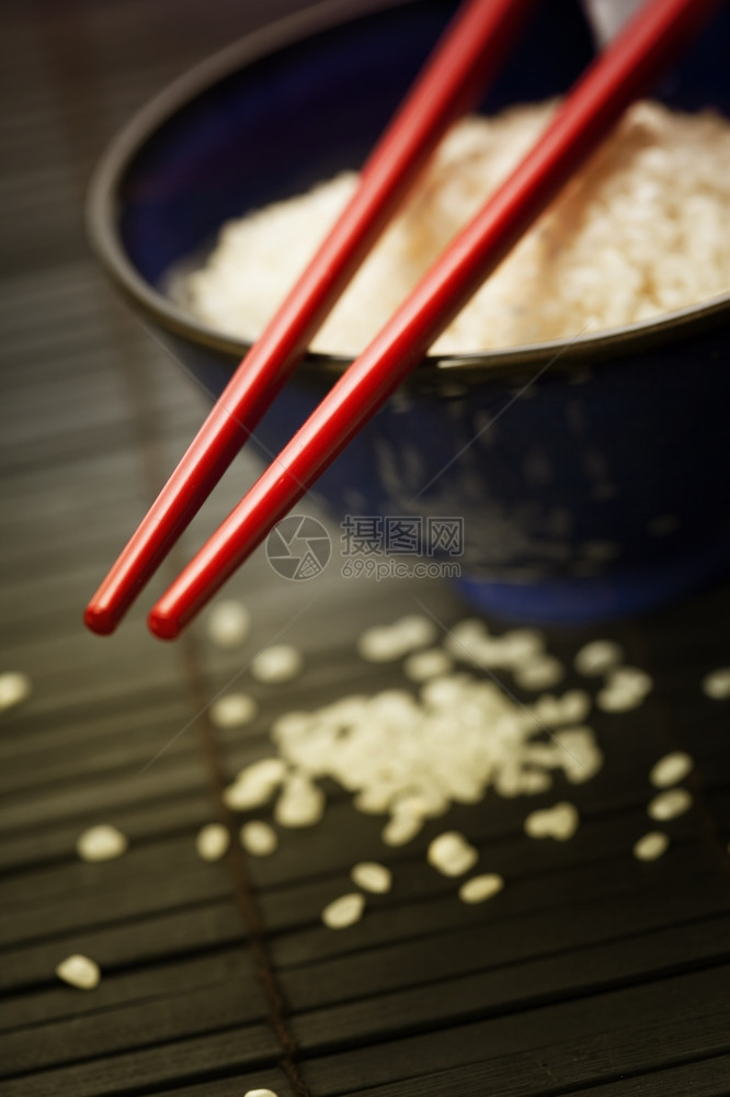 黑上加一碗米饭和筷子图片