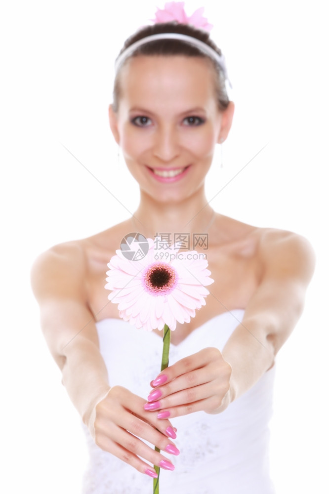 年轻有魅力的浪漫新娘粉红色花朵图片