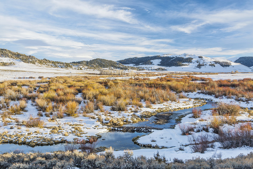 在科罗拉多州北公园海狸沼泽的冬季科罗拉多州德雷附近的入口峡谷图片