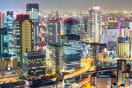 日本夜间大阪天际和摩楼图片