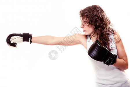 拳击手或解放思想概念身戴黑手套的拳击女运动员健身训练拳击显示她的权力支配白种背景孤立无援背景图片