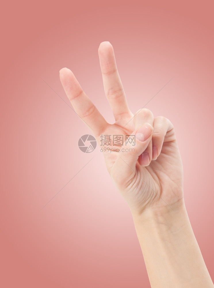 在和平或胜利的象征中手举两指五字的势举图片