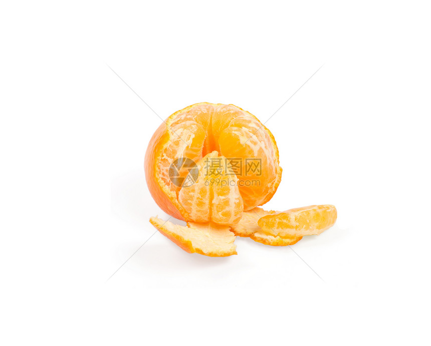 白色上隔离的新鲜橘仁图片