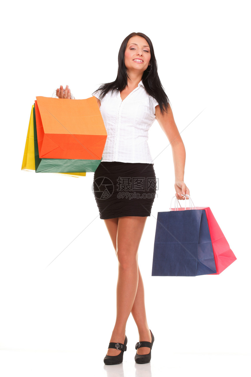白色背景携带购物袋的年轻妇女肖像图片