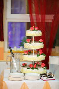 婚礼堂传统和装饰婚礼蛋糕图片
