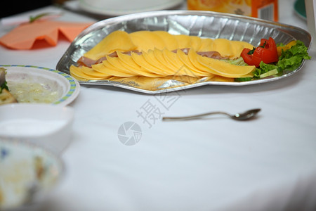 宴会桌有食物和饮料聚会或婚礼图片