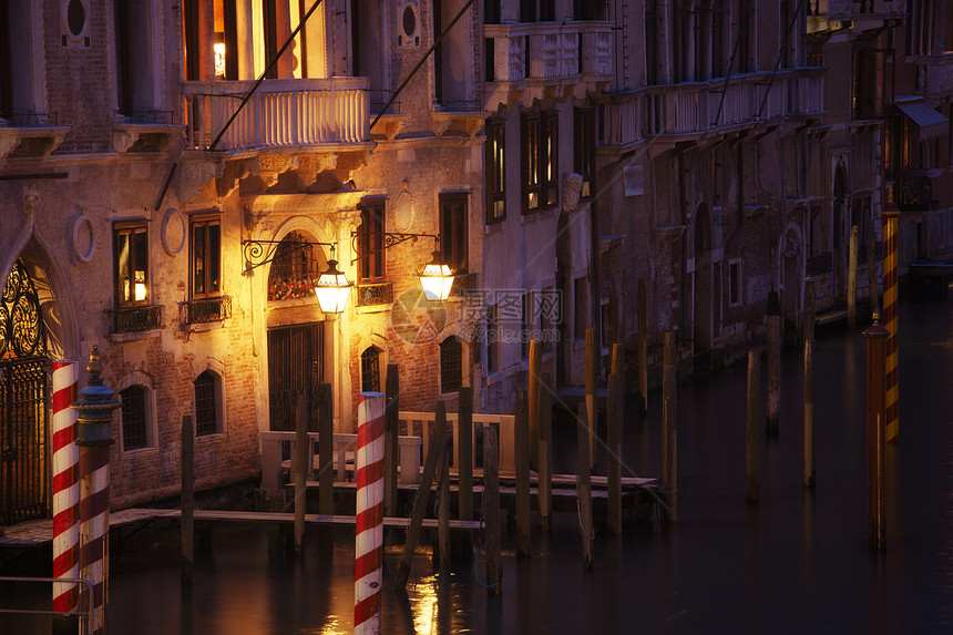 威尼斯运河晚上意大利威尼斯图片