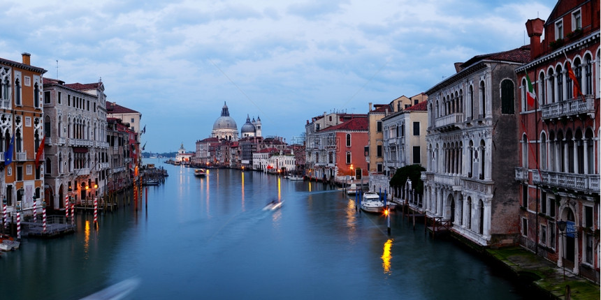 意大利威尼斯日落时的大运河图片