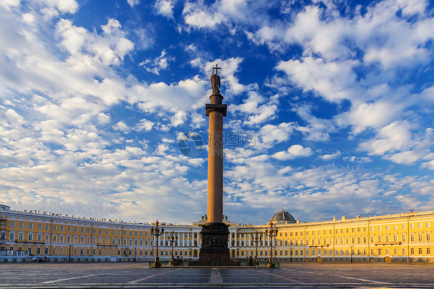 上午在俄罗斯圣彼得堡宫广场图片
