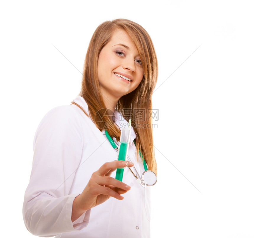 女医生或有听诊器的年轻女护士拥有医疗注射器和保健概念白种隔离图片