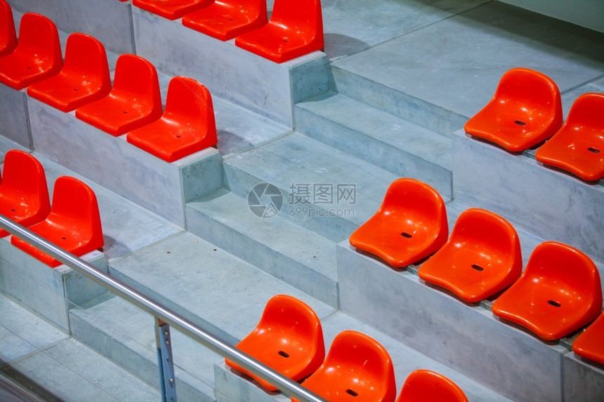 关闭红运动体育场的座位空摊子球队运动和足支持者迷图片