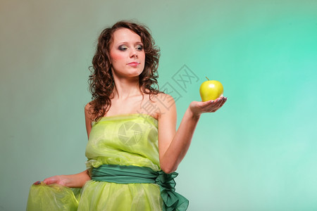 带苹果的美丽春女人绿色或饮食概念健康背景图片