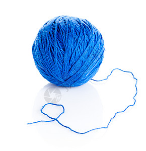 白上孤立的蓝毛线球背景图片