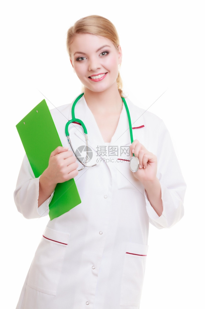 身着白色实验室大衣的妇女带听诊器和绿色剪贴板的女医生或护士疗保险的务人员白种图片