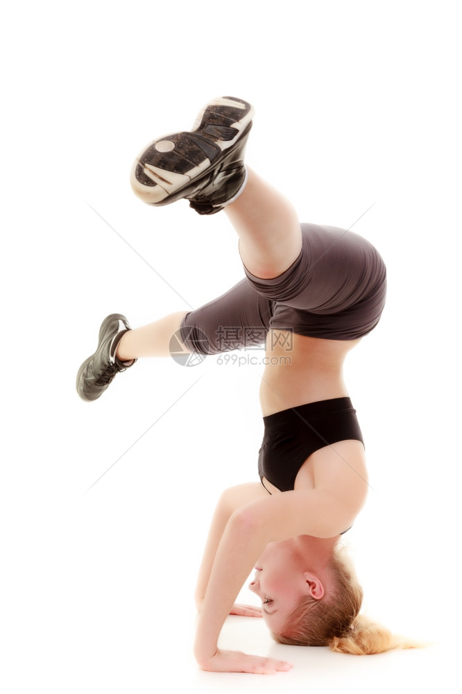 全年的体育女青适合健身运动的女子训练在白种背景上被孤立的头进行伸展运动图片