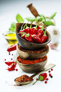 红辣椒和草药及香料图片