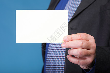 在man39中关闭空白商务便笺卡或签名牌手蓝背景图片