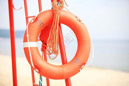 拯救海滩生命员设备橙色艇浮力援助高清图片
