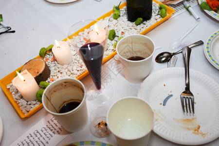 宴会桌有食物和饮料聚会或婚礼图片
