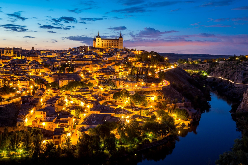 西班牙黄昏的托莱多市风景图片