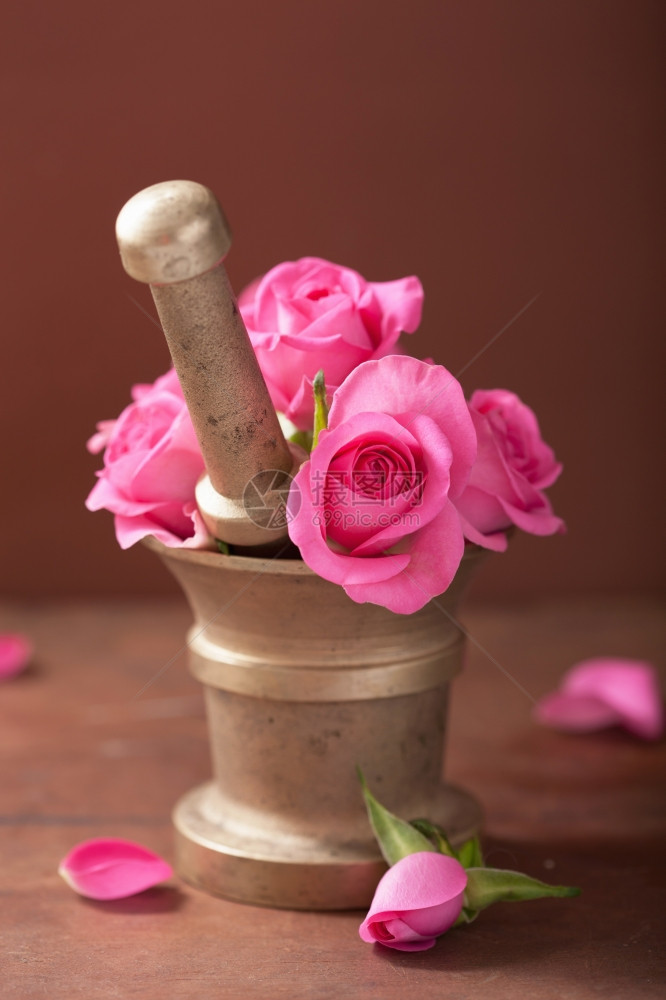 用于芳香疗法和温泉的玫瑰花图片