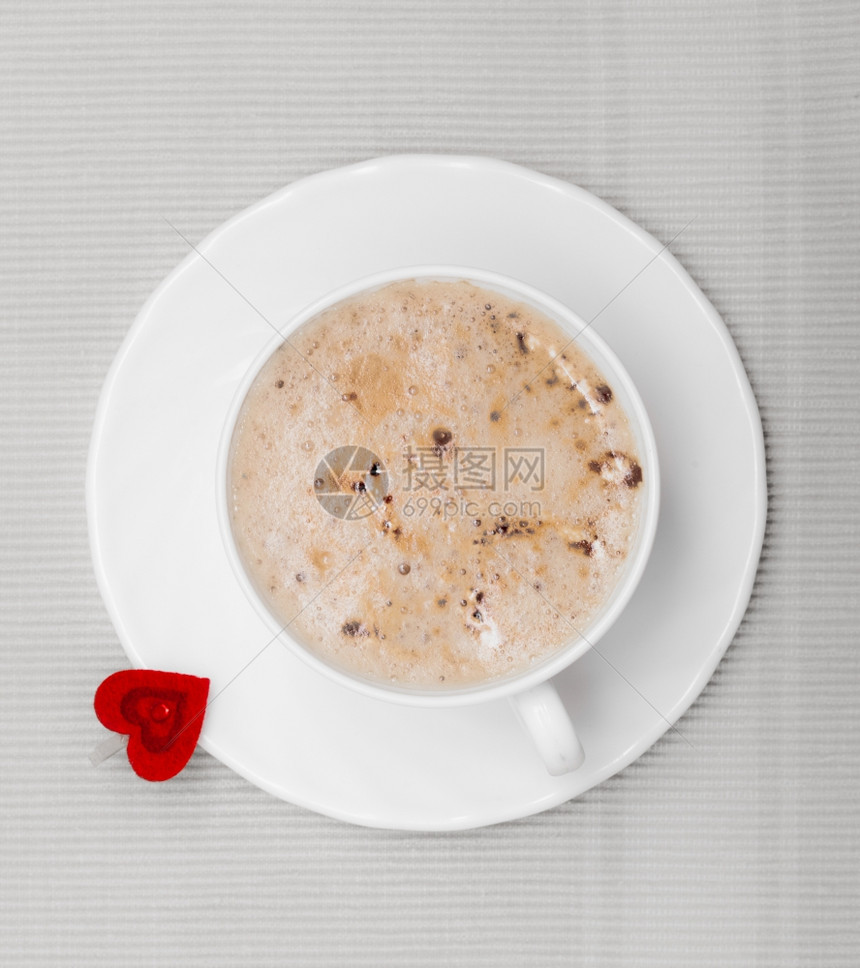 白杯热饮料喝咖啡卡布奇诺拿铁有心形象征的爱情人节39一天图片