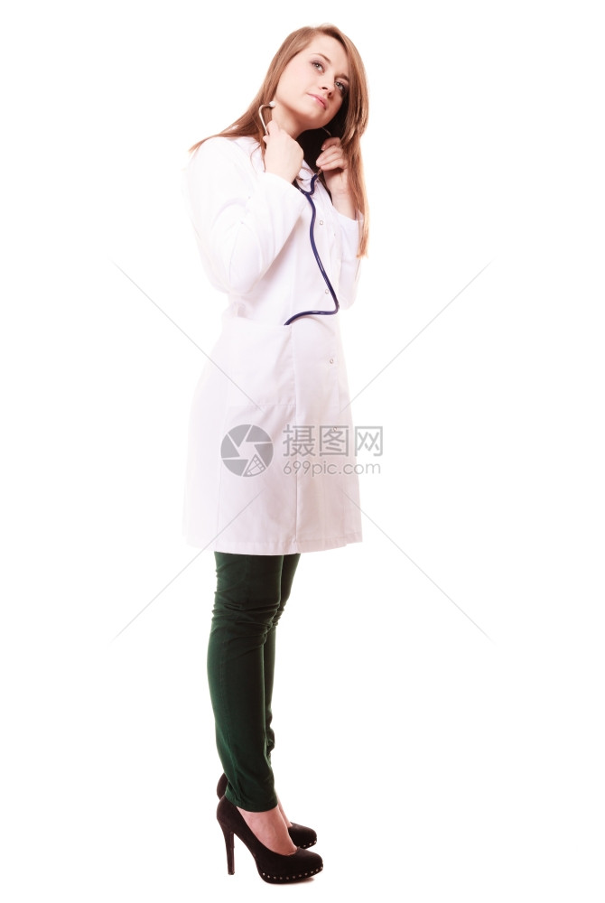 有听诊器的医生想用白色单独进行检查图片