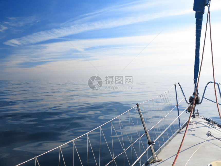 黄海蓝天阳光明媚的暑假旅游奢侈生活方式图片