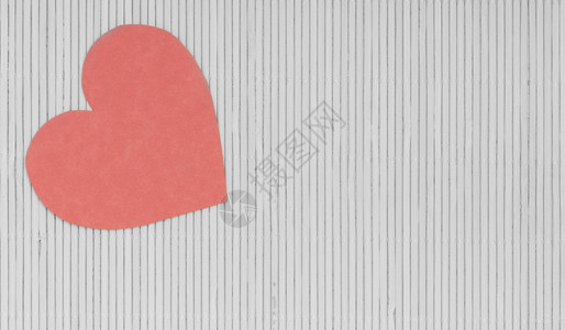 灰色竹垫复制空间上的纸红色心爱符号作为情人节日概念的文本空间图片
