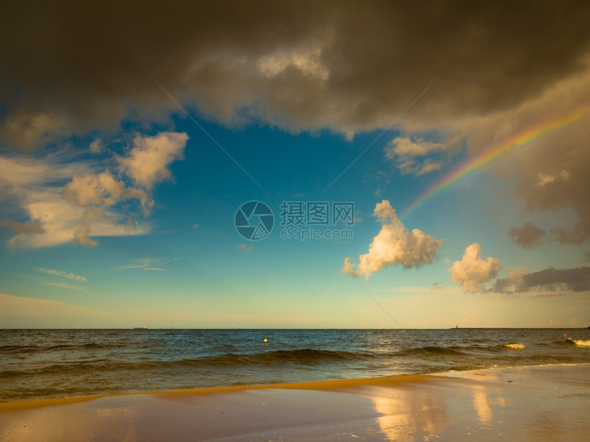 蓝云天空的风景海洋或水中彩虹多天气图片