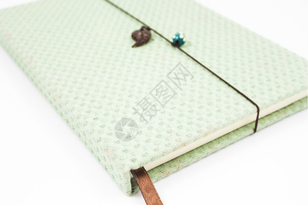 绿色手工制作笔记本在白色背景库存照片上被孤立图片
