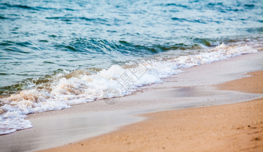 沙滩和海浪图片