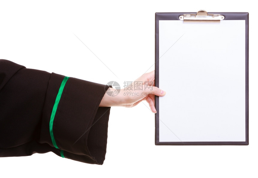 法律庭或司概念年轻女律师身着经典光亮波兰黑色绿袍空白剪贴板签名复制文本空间图片