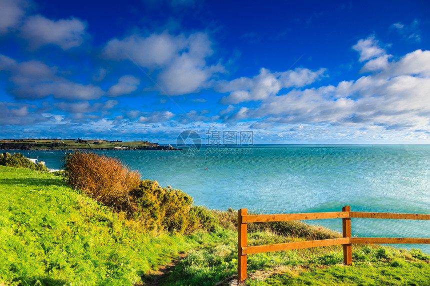 爱尔兰岛地貌海岸线大西洋景色多云的蓝天空爱尔兰欧洲Cork县ChurchBayCork图片