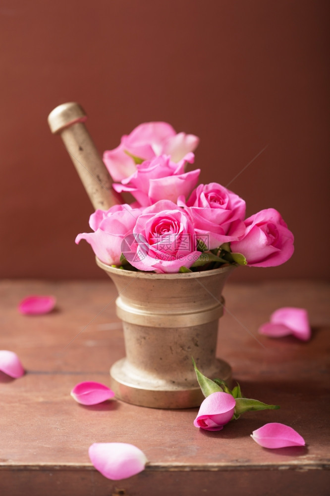 用于芳香疗法和温泉的玫瑰花图片