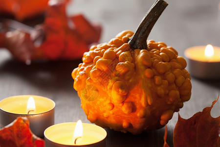 秋天万圣的南瓜和蜡烛图片