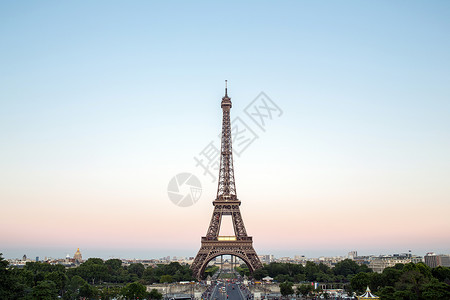 Eiffel铁塔蓝色天空法国巴黎背景图片