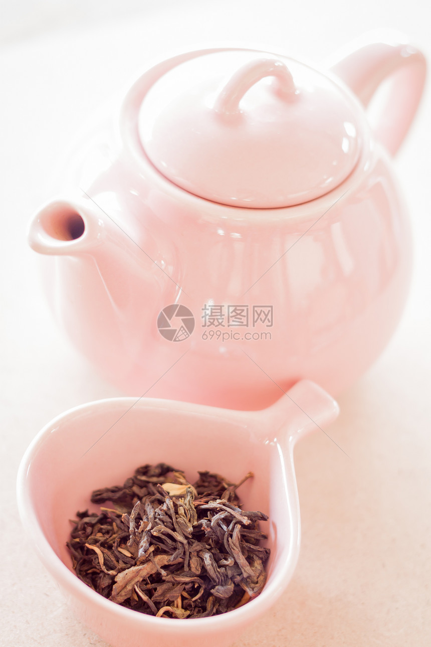 陶瓷杯和罐子中的乌龙茶股票照片图片